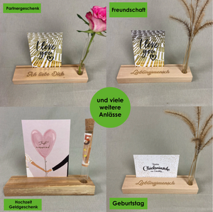 Kartenhalter mit Gravur und Blumenvase
