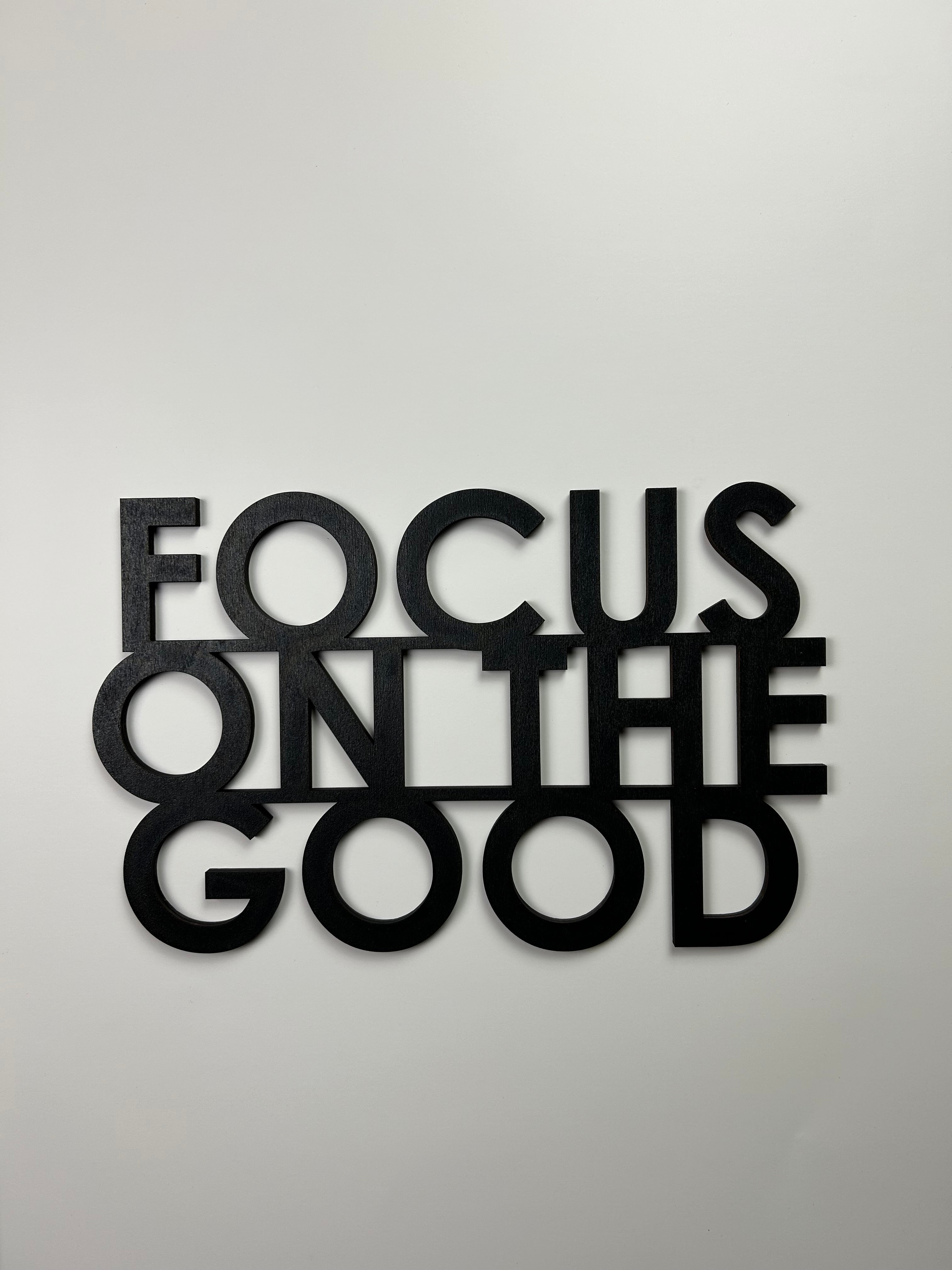 Schriftzug 3D aus Holz "FOCUS ON THE GOOD"