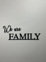 Schriftzug 3D aus Holz "We are FAMILY"