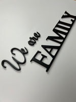 Schriftzug 3D aus Holz "We are FAMILY"