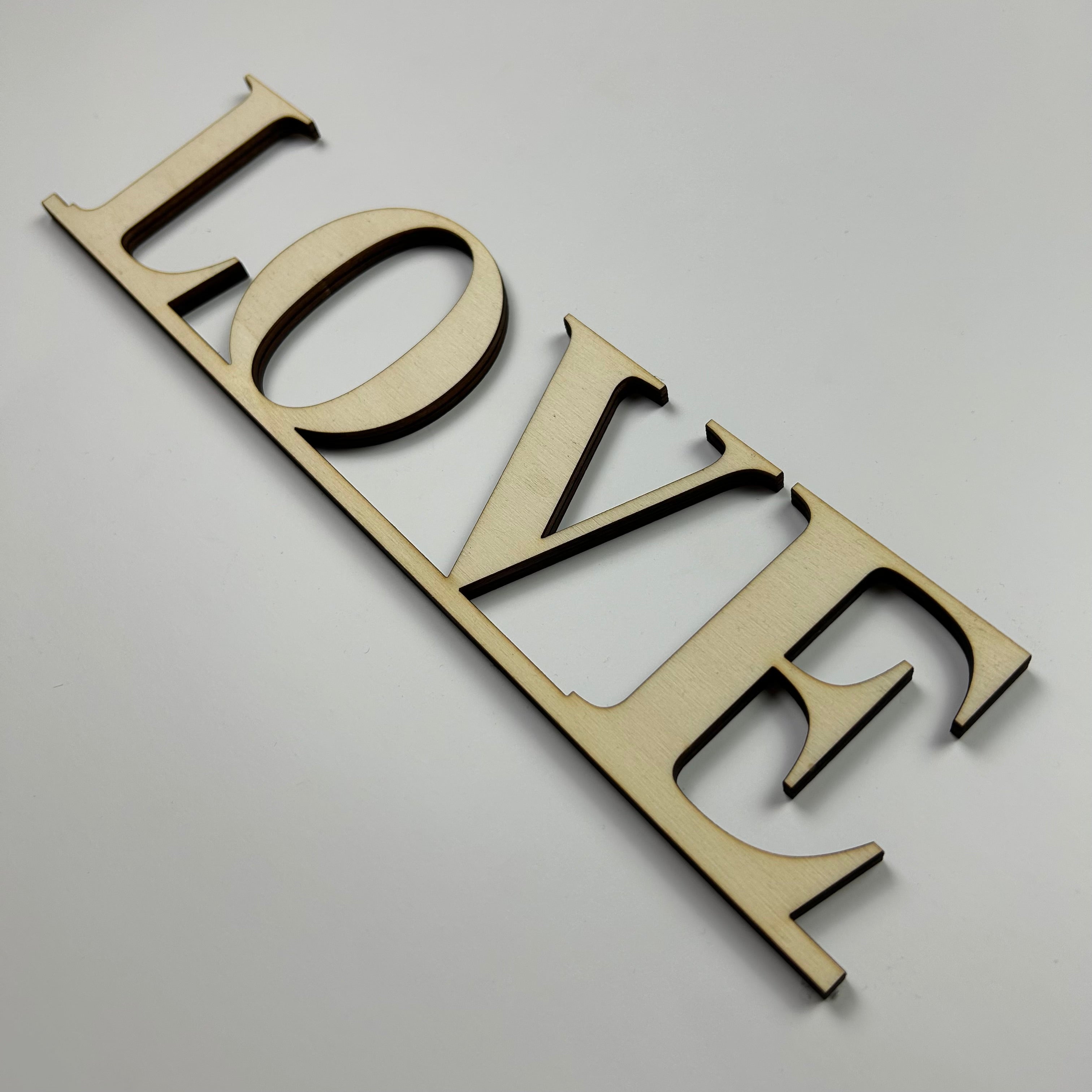 Schriftzug 3D aus Holz "LOVE"