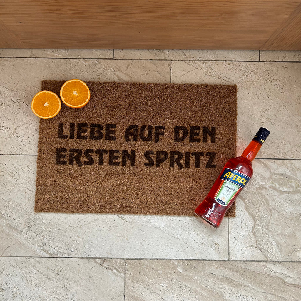 Fußmatte Kokos "LIEBE AUF DEN ERSTEN SPRITZ"