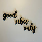 Schriftzug 3D aus Holz "good vibes only" (3)