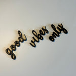 Schriftzug 3D aus Holz "good vibes only" (3)