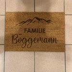 personalisierte Fußmatte Kokos "FAMILIE " | Bergpanorama | Geschenk Hochzeit | Einzugsgeschenk | Türmatte