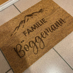 personalisierte Fußmatte Kokos "FAMILIE " | Bergpanorama | Geschenk Hochzeit | Einzugsgeschenk | Türmatte