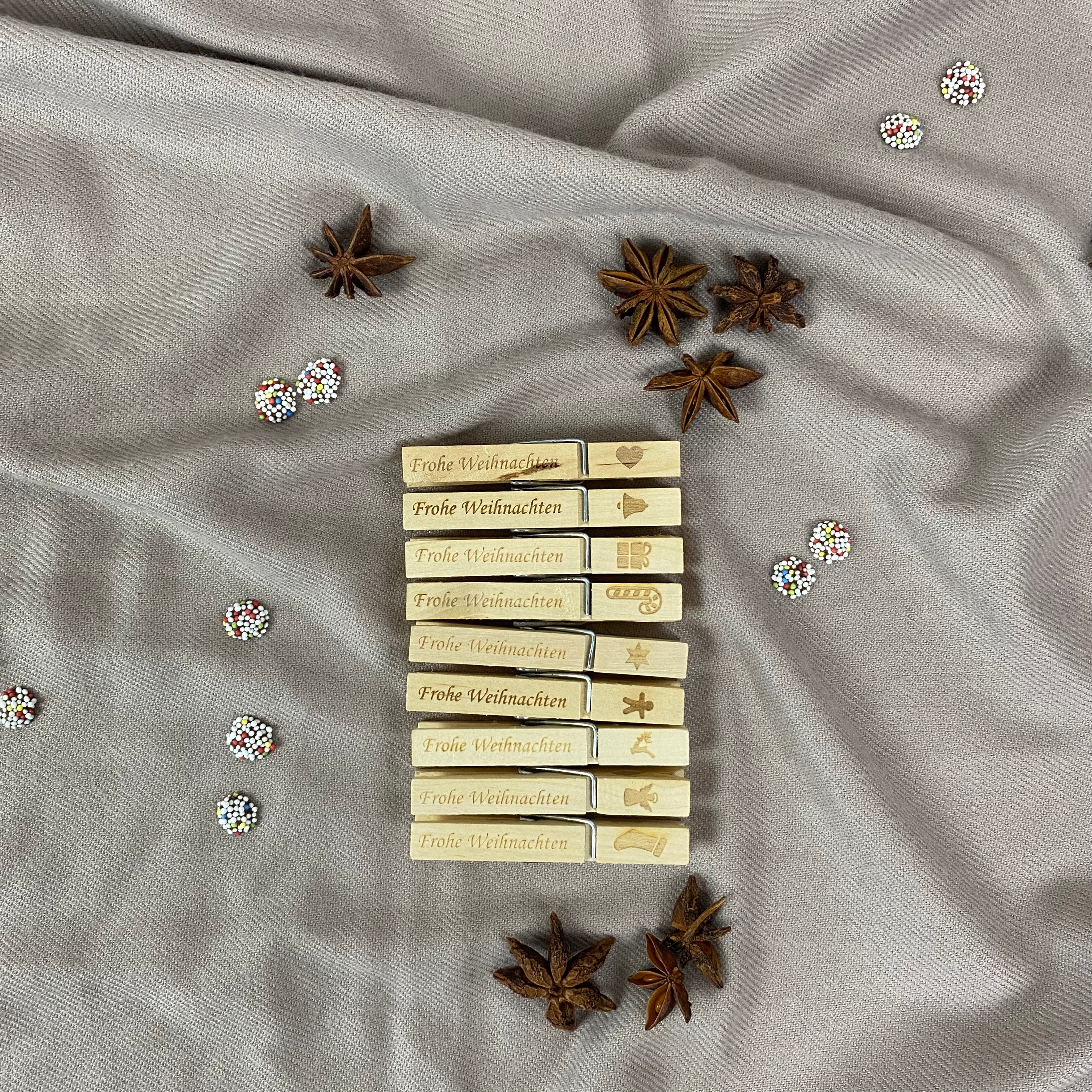 Wäscheklammer "Frohe Weihnachten" aus Holz