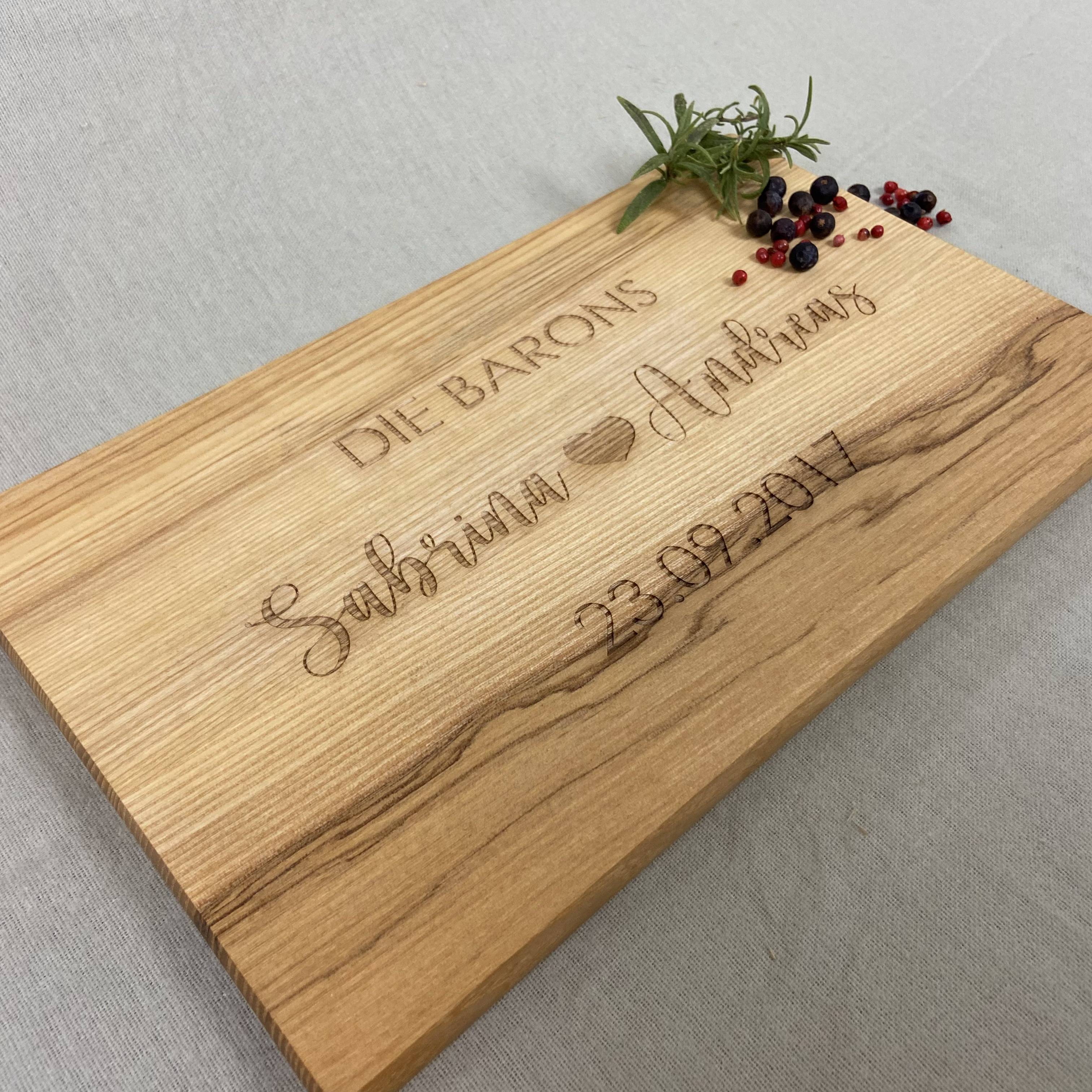 Personalisiertes Schneidebrett - Geschenk zur Hochzeit | Jubiläum | Einzugsgeschenk