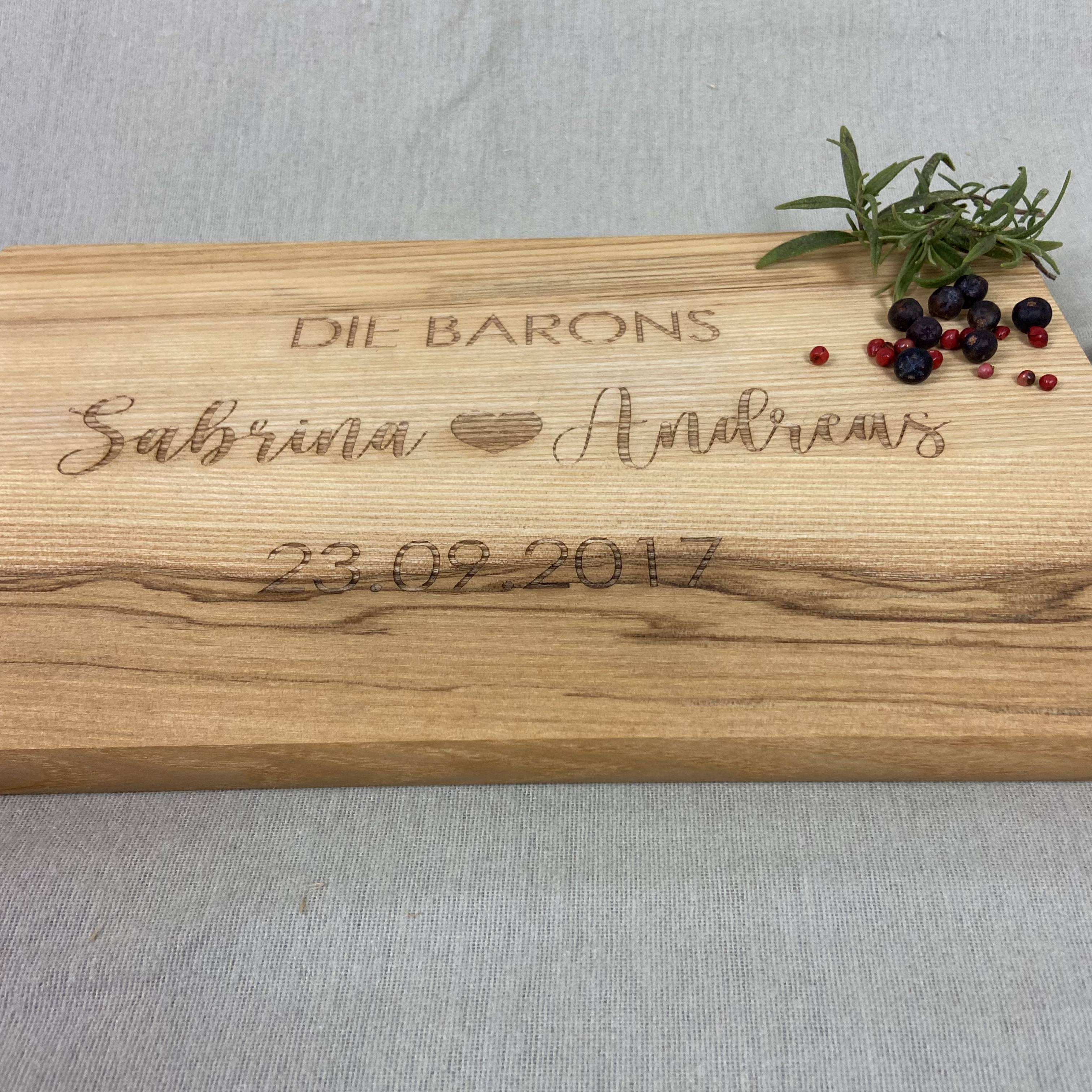 Personalisiertes Schneidebrett - Geschenk zur Hochzeit | Jubiläum | Einzugsgeschenk