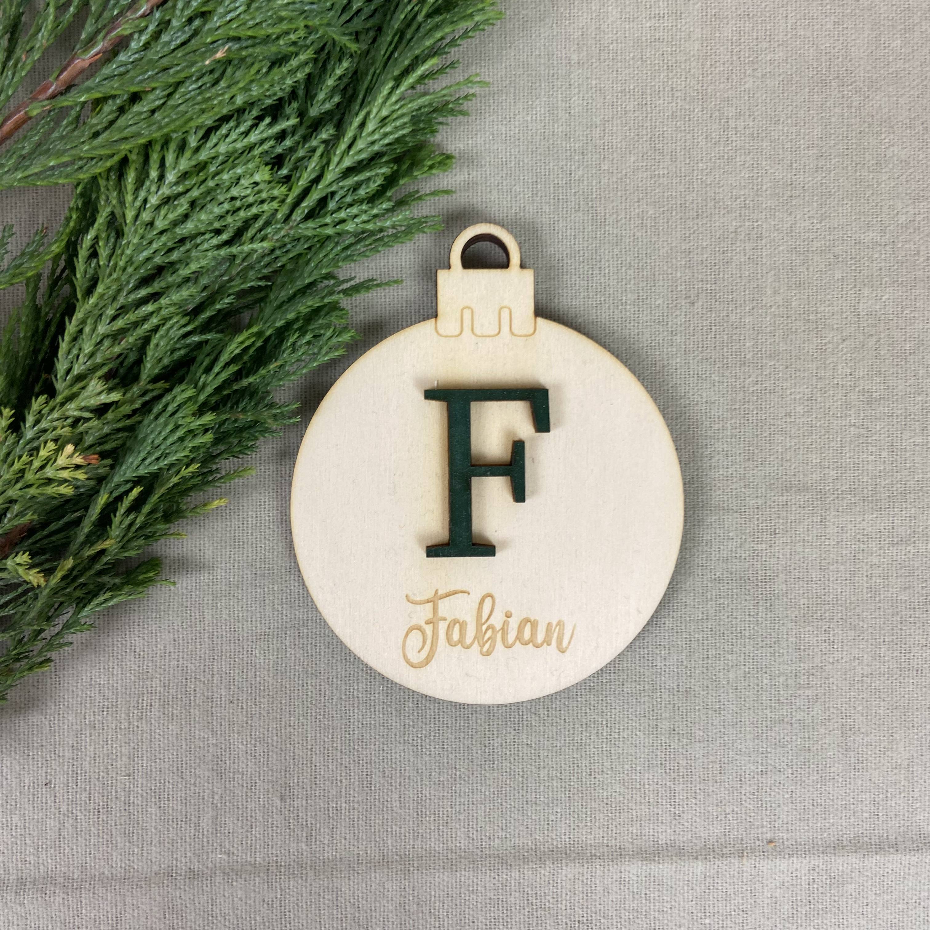 Weihnachtskugel | Christbaumkugel aus Holz personalisiert | 3D Buchstabe | Design 3
