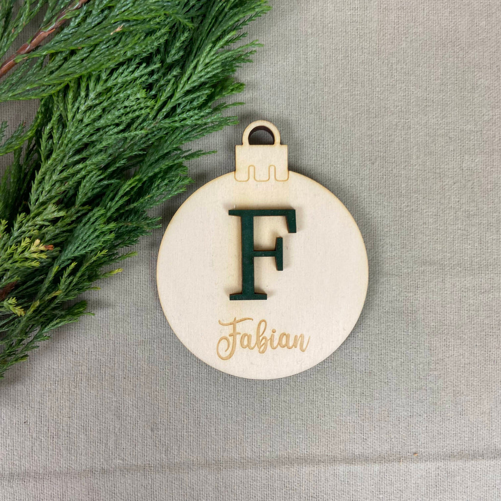 Weihnachtskugel | Christbaumkugel aus Holz personalisiert | 3D Buchstabe | Design 3