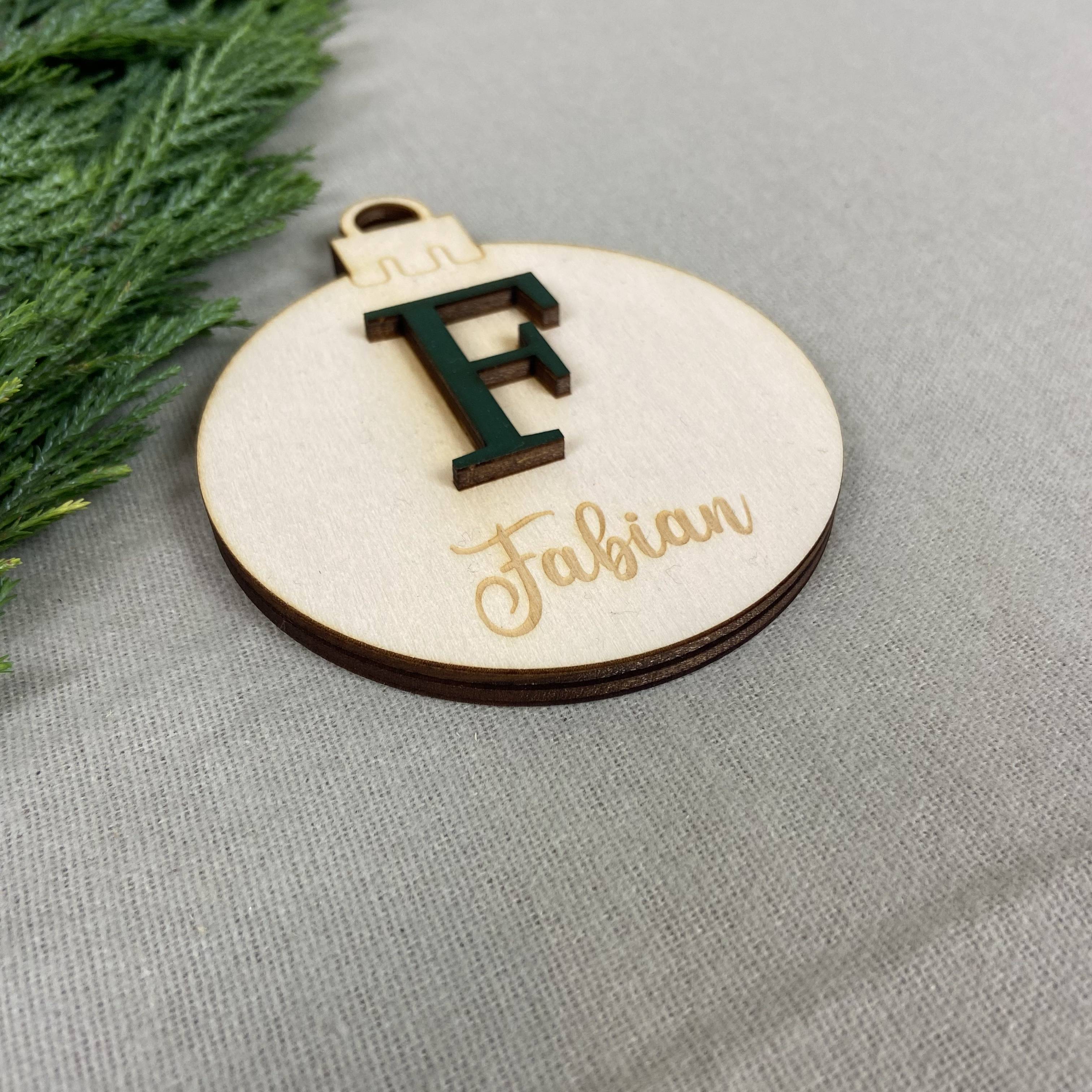 Weihnachtskugel | Christbaumkugel aus Holz personalisiert | 3D Buchstabe | Design 3